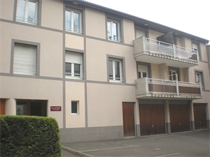 t2 à la location -   63110  BEAUMONT, surface 37 m2 location t2 - UBI458502566
